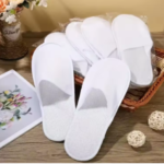 Zapatilla desechable cerrada TNT (10 UDS)